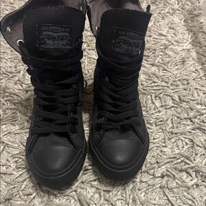 Levi's Women's Black High-Top Sneakers Size 7
